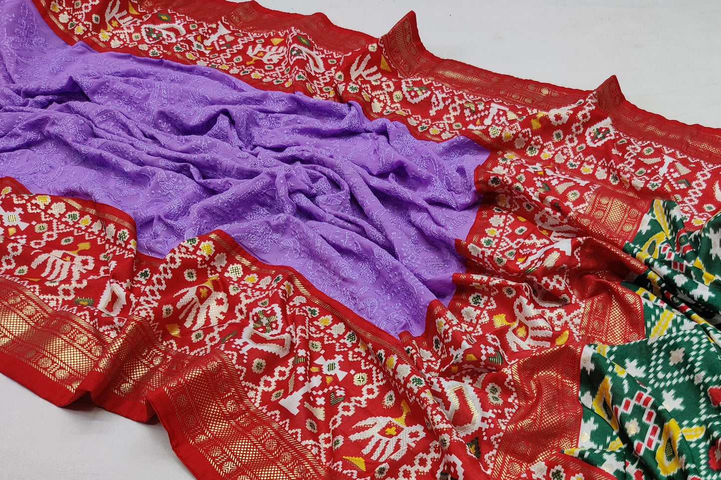 Here we present exclusive and branded premium Georgette saree with lucknowi  chikankari work all over the saree