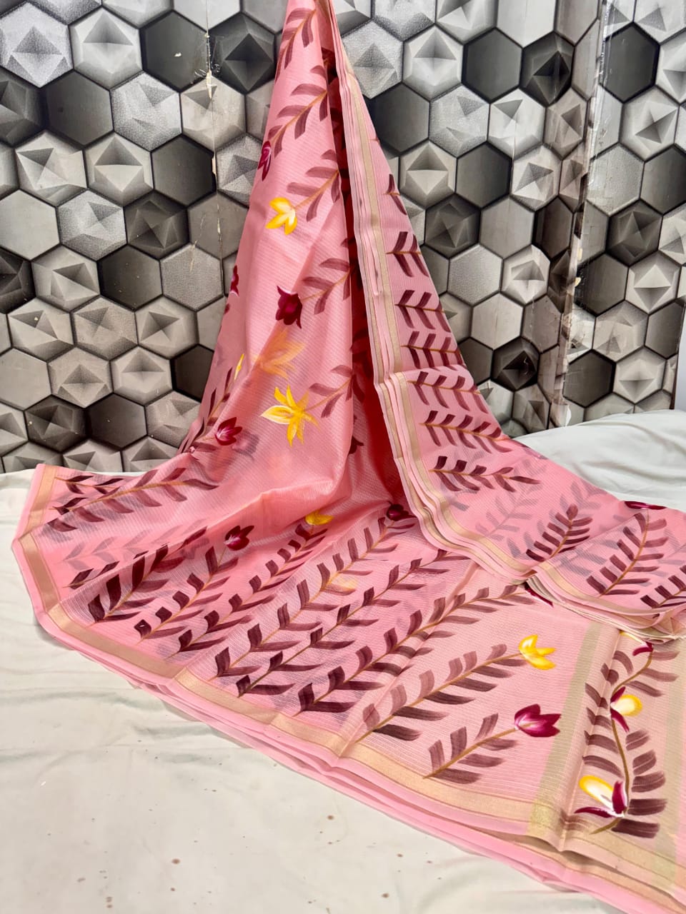HANDWOVEN BANARASI KOTA CHEK HAND BRUSH PRINT SAREE*