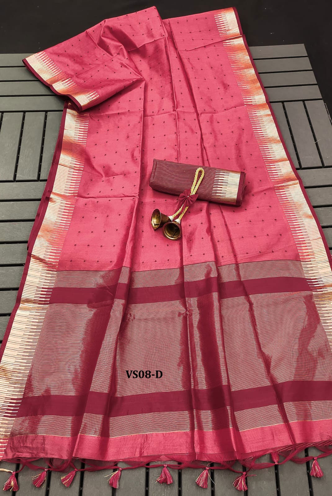 Saree:* Khadi Raw Silk Contrast Weaving Pallu With Royal Tassels With Jamdhani Weaving Border