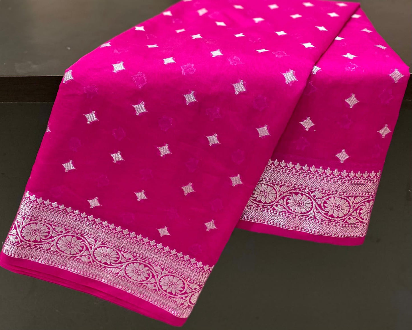 Banarsi Handloom Semi  Georgette Sarees With All Over Zari Weaving Tara Buti 
With Beautiful Designer Border Designer Rich Pallu With Plain Blouse One Side Border