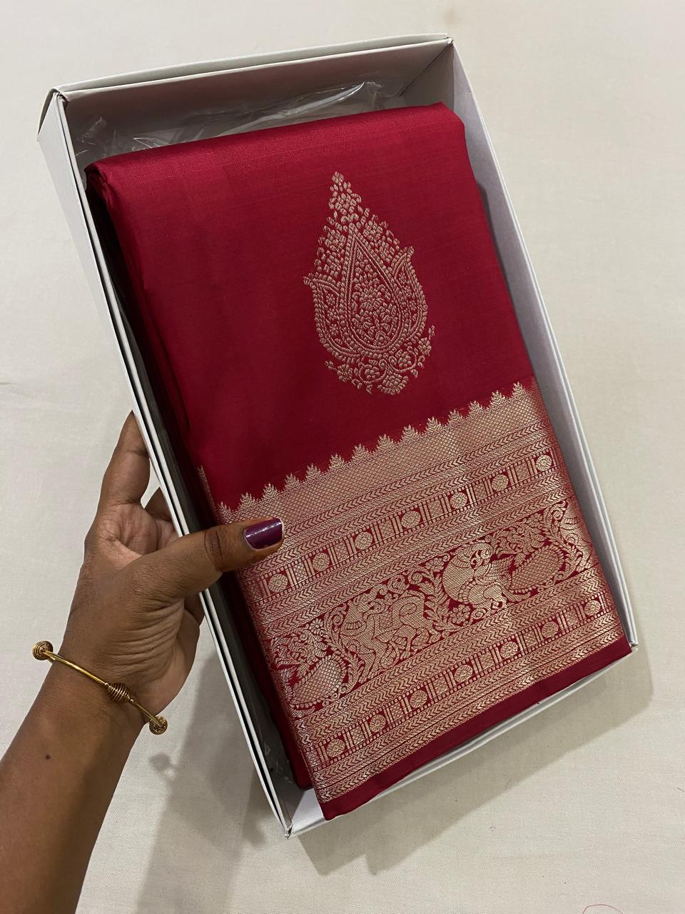 Kanchipuram Handloom pure silk saree
Beautiful fancy Design
silver zari beautiful butta type sarees*