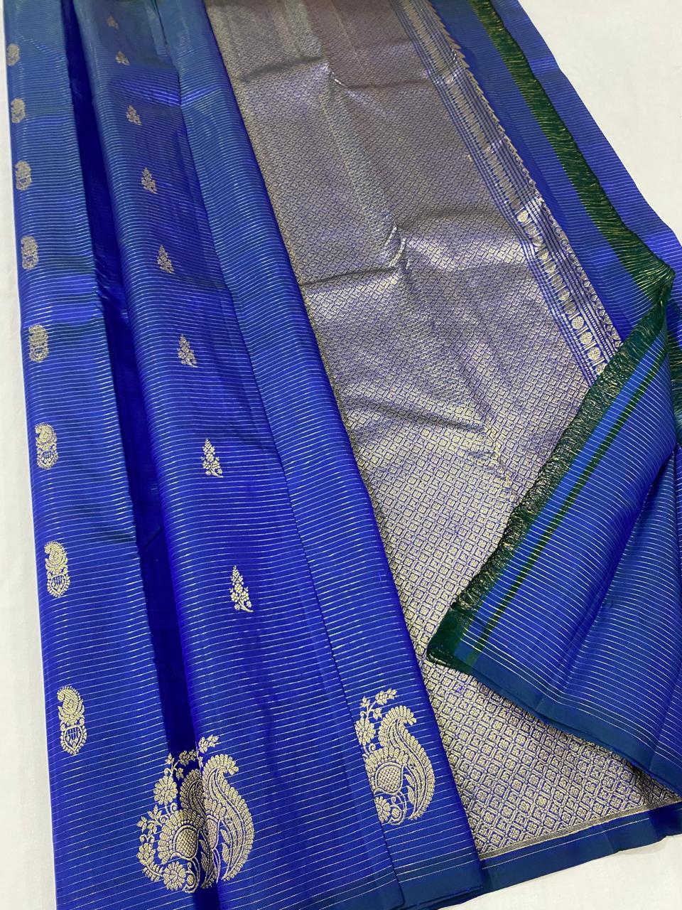 Kanchipuram handloom pure silk saree
Beautiful fancy Design  
beautiful With out border Small butta type sarees*
