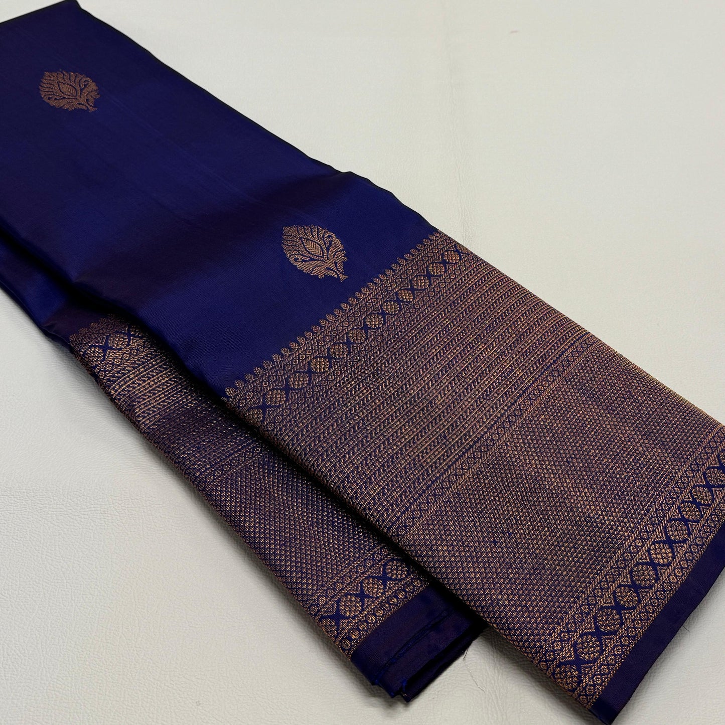Kanchipuram pure silk handloom double warp self grand pallu and blouse *Double side turning border bridal* 
*SILK MARK TAG WITH HOLOGRAM*