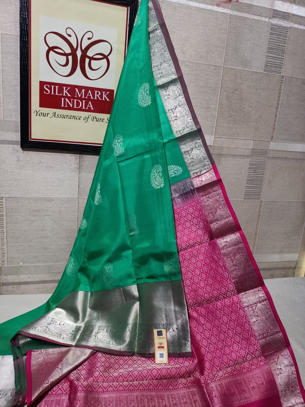 Pure kanjivaram silk Fancy Border
Both side Fancy Border Silver jarie weaving butta Double warp silk
Handloom weaving 
All over saree Silver jarie butta 
Silk mark certified pure silk kanjivaram silk
Double warp silk