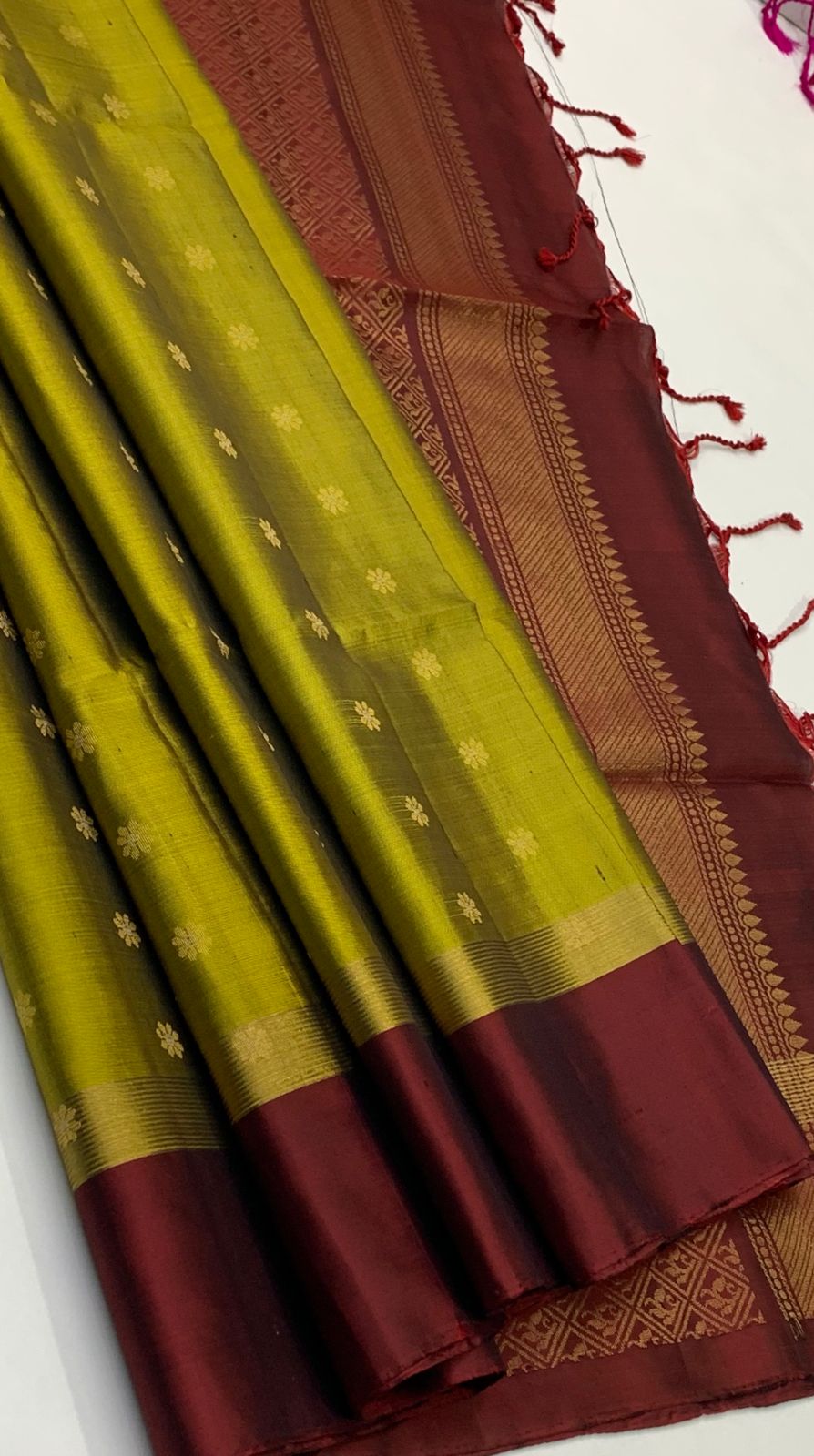 Pure handloom fancy design borderless Double warp soft silk sarees collections                               with contrast Pallu and blouse