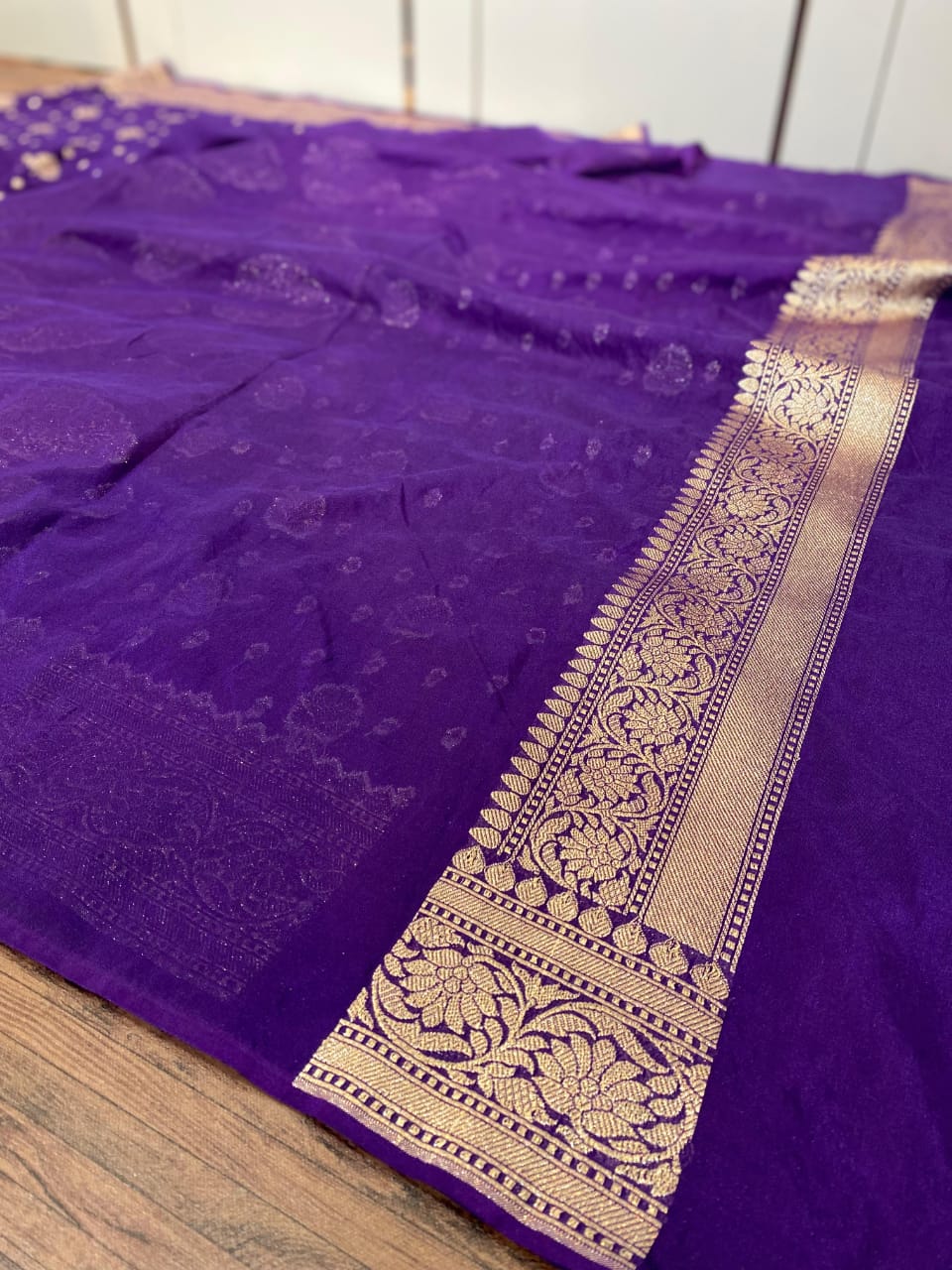 HANDWOVEN BANARASI DYEBLE KATAN GEORGET SAREE*
