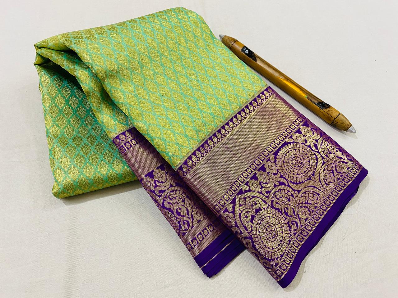 Kanchipuram Handloom pure silk saree
Beautiful fancy Design
gold zari fancy Korvai border wedding beautiful  type sarees*