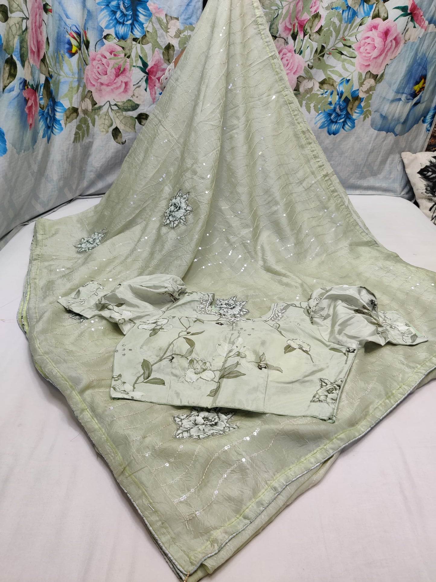 ALLOVER SEQUENCE WORK FLORAL BUTTA WITH KHATLE WORK ON CRUSH GEORGETTE*
Saree