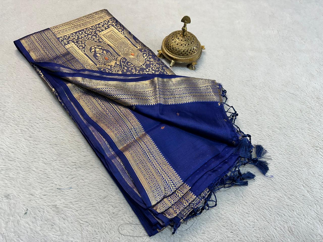 Beautiful Soft Silk Dobby sarees
Beautiful Dobby Soft silk saree having rich buttas
