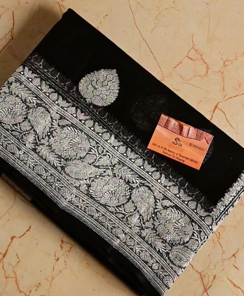 New Banarasi Semi Georgette Sarees
With Silver Zari Buta Good Quality
Banarasi blouse
