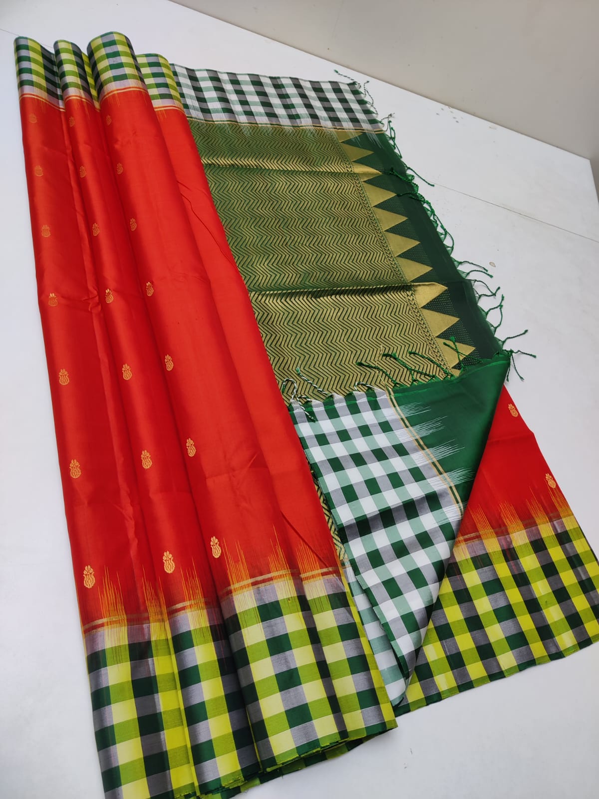 Pure handloom Double warp soft silk saree
Fansy sarees
With silk mark certificate