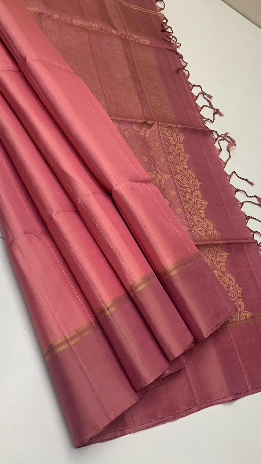 Pure handloom fancy design borderless Double warp soft silk sarees collections                               with contrast Pallu and blouse