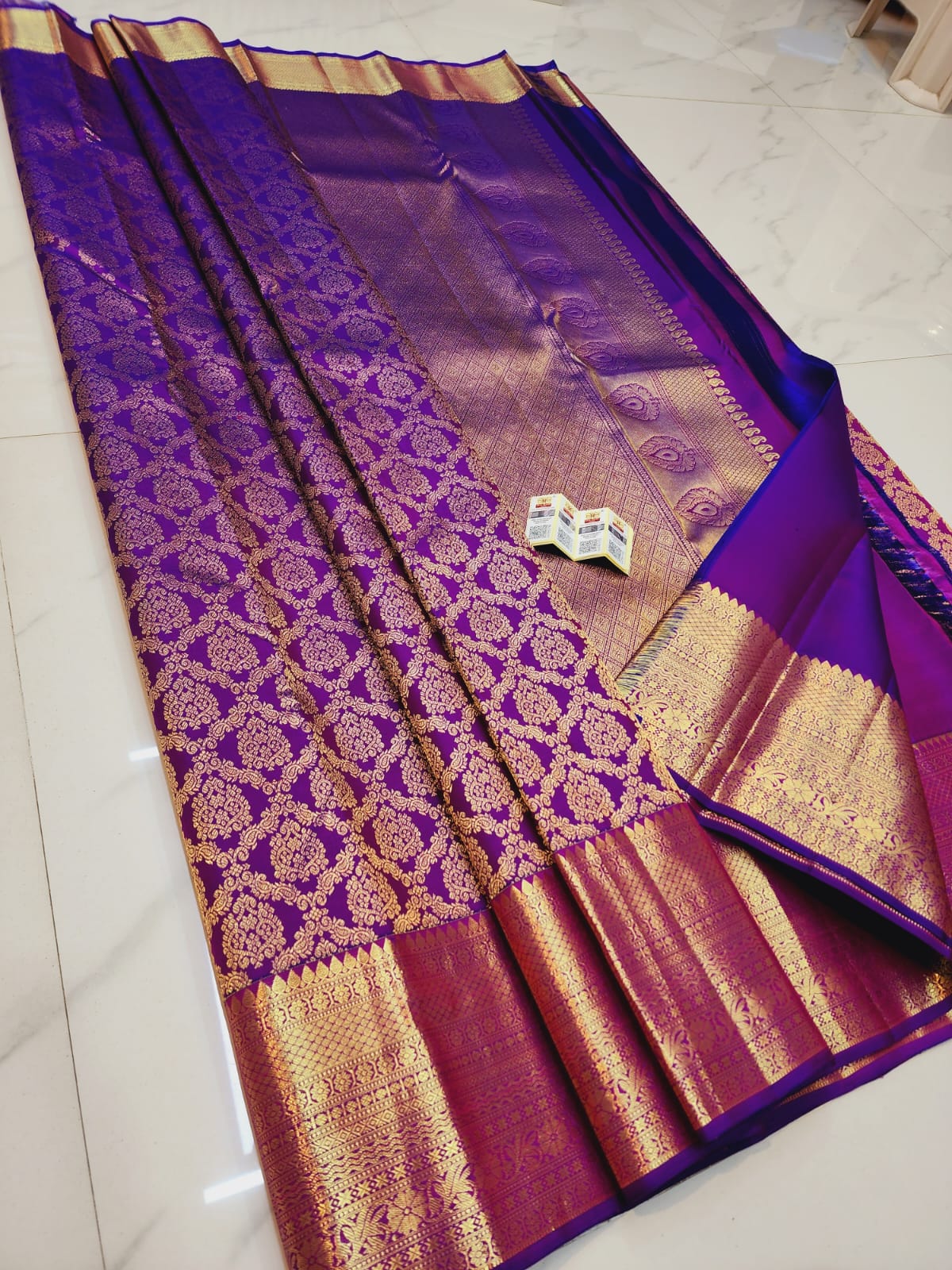 Kanchipuram pure silk handloom gold zari bridal sarees*
Celebrity color combo's kanchipuram special New wedding sarees