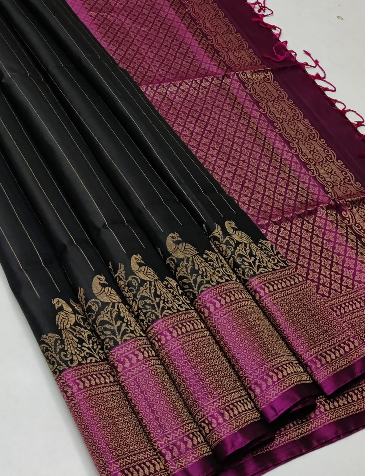 Pure handloom Double warp soft silk saree
Turning 
With silk mark certificate