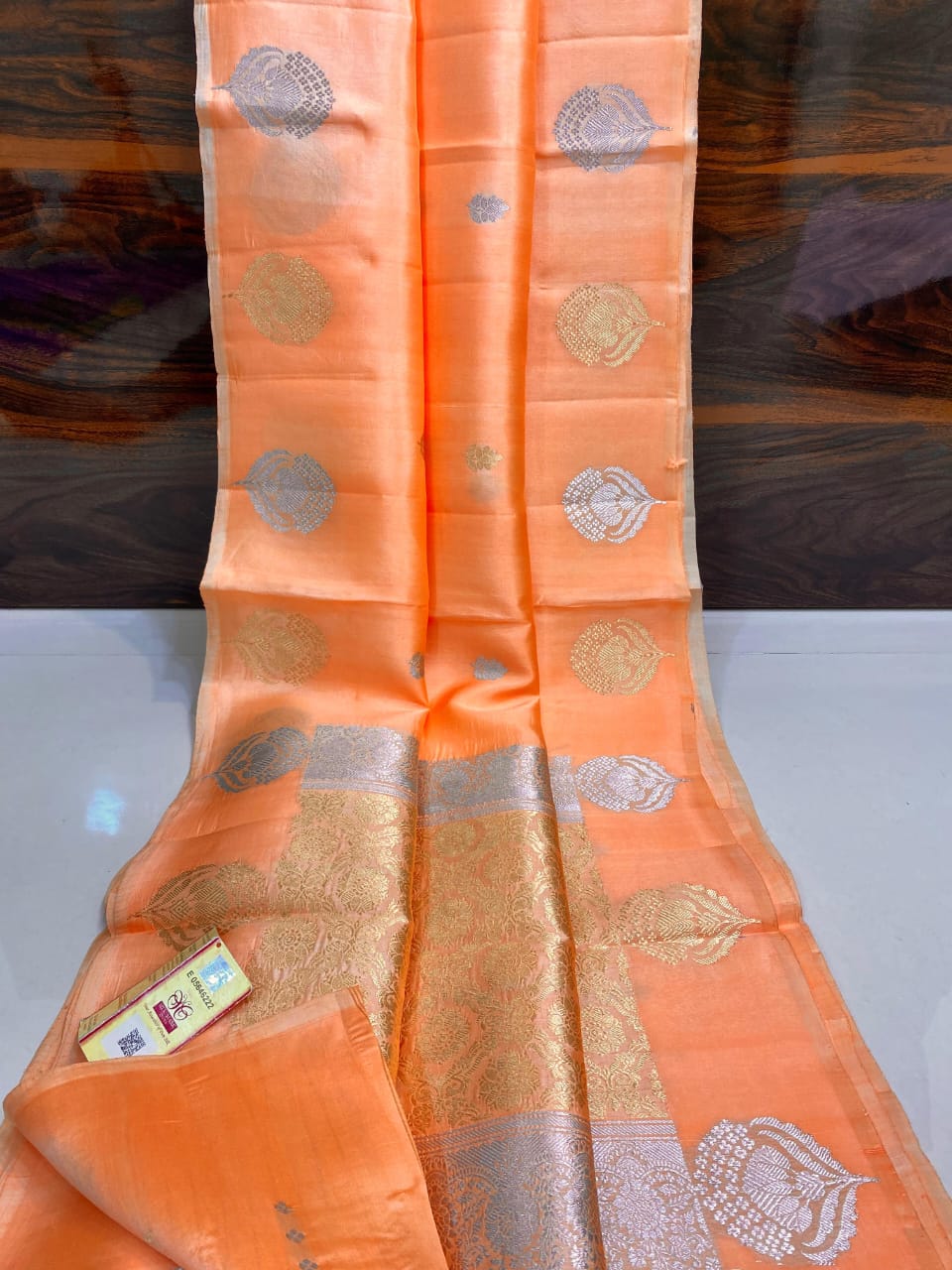 Banarsi Fancy Beautiful Pure Raw Mango Sarees
Pure Raw Mango Kaduwa Meenakari Handloom Silk Sarees* 
With Silkmark Certificate