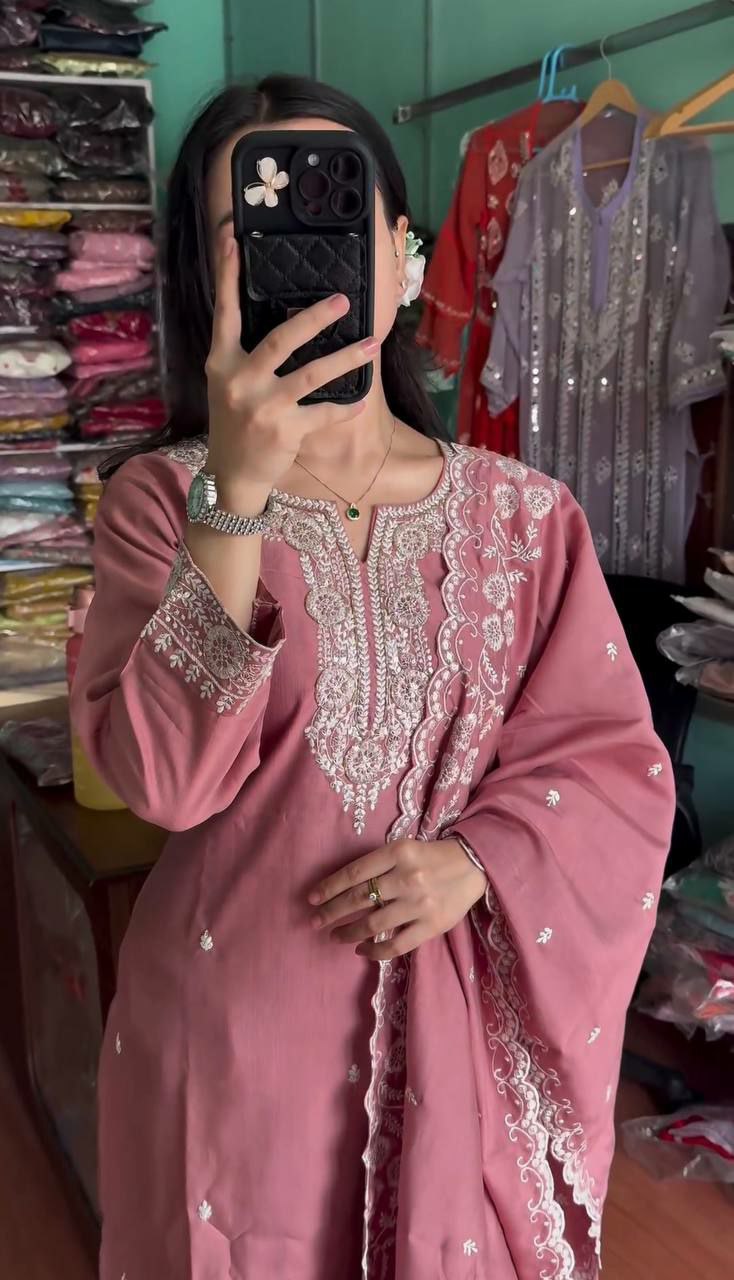 Designer suit set
Fabric Detais
Top
Top Fabric -Pure Chinnon Silk With Full Sleeve