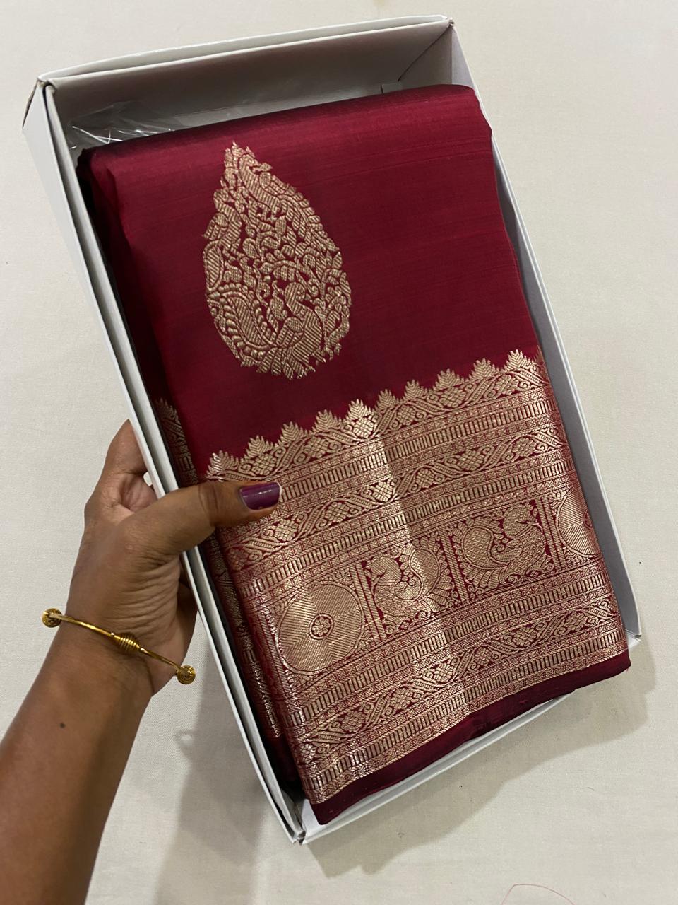 Kanchipuram Handloom pure silk saree
Beautiful fancy Design
silver zari beautiful butta type sarees*