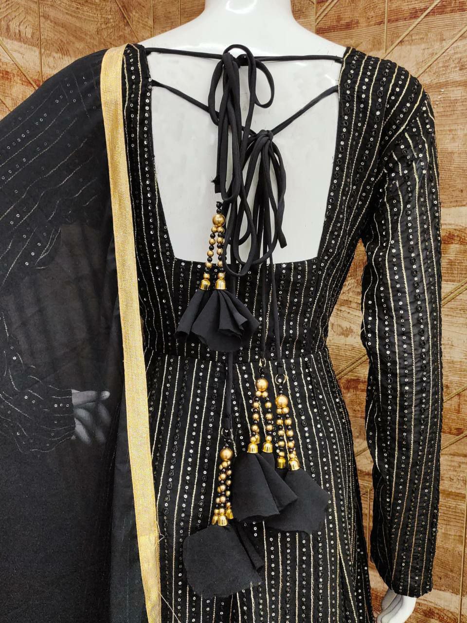 Designer s Gown Top dupatta               Heavy FAUX GEORGETTE Silk
Full INNER Attached Heavy Crape
WORK - All Over Multi Thread  & Jari With Sequence embroidery stich work
