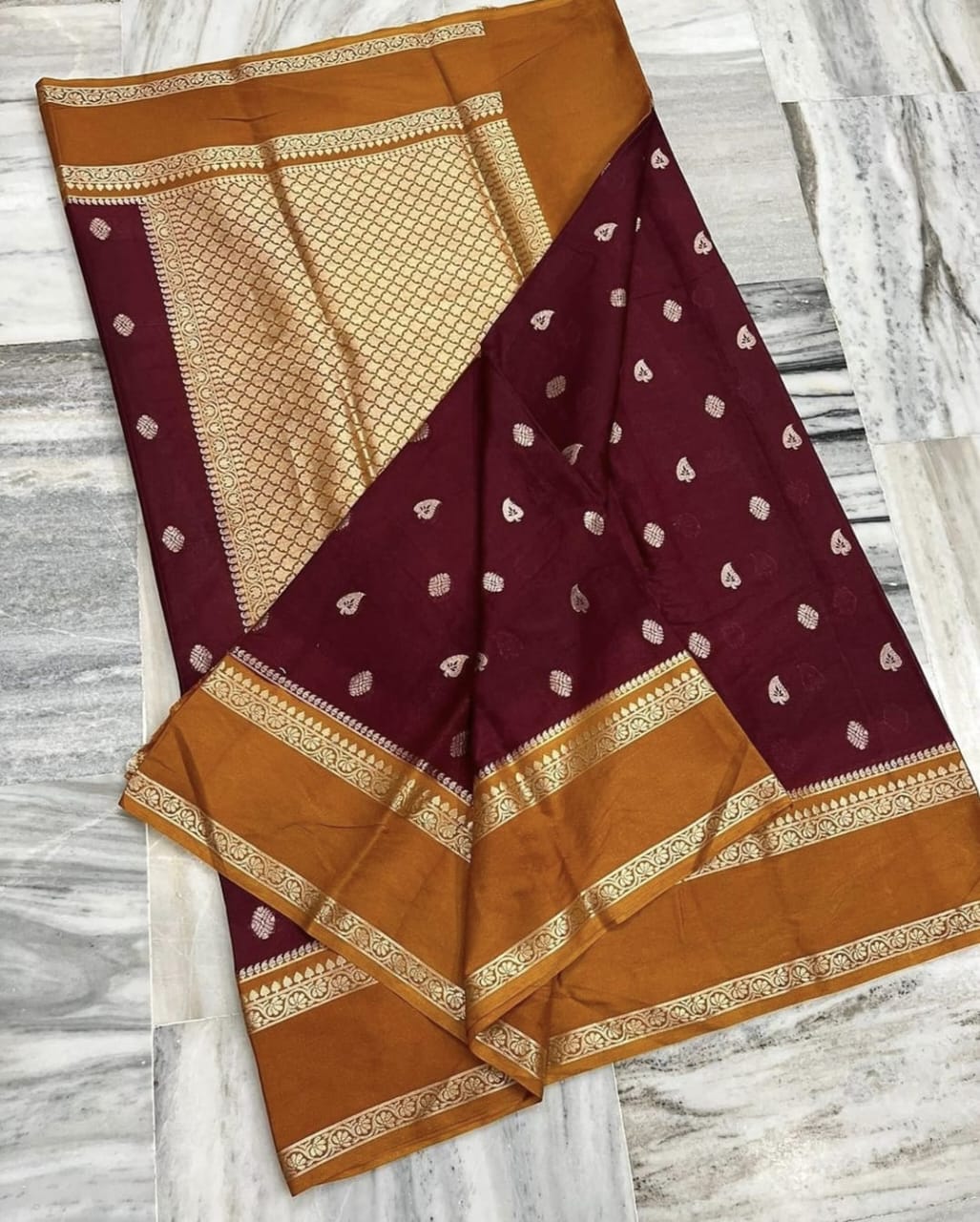 Best Banarasi Warm Silk Buti Sarees*Best Water Zari Buti Waiving Sarees*
Best Barabar Gala Border With Designer Barabar Border*
Soft Fabric Beautiful Contrast Colour Combination*