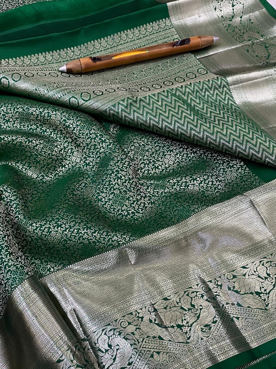 Kanchipuram Handloom pure silk saree
Beautiful fancy Design
silver zari collection beautiful wedding grand  type sarees*