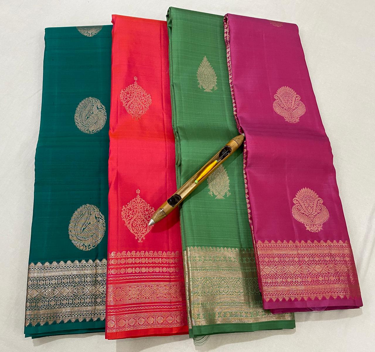 Kanchipuram Handloom pure silk saree
Beautiful fancy Design
Rose copper zari  beautiful butta  type sarees*