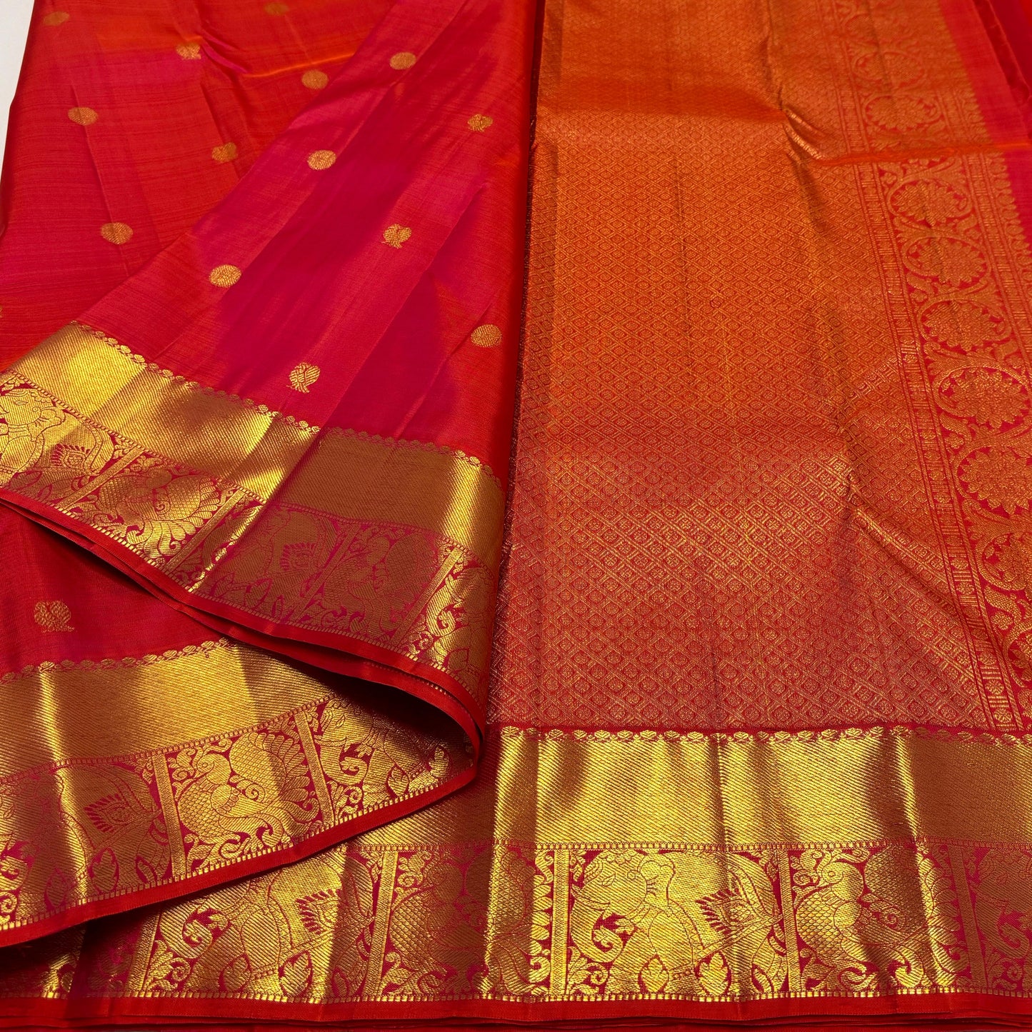 Kanjivaram pure silk handloom double warp self grand pallu and blouse *Gold zari* 
*SILK MARK TAG WITH HOLOGRAM*