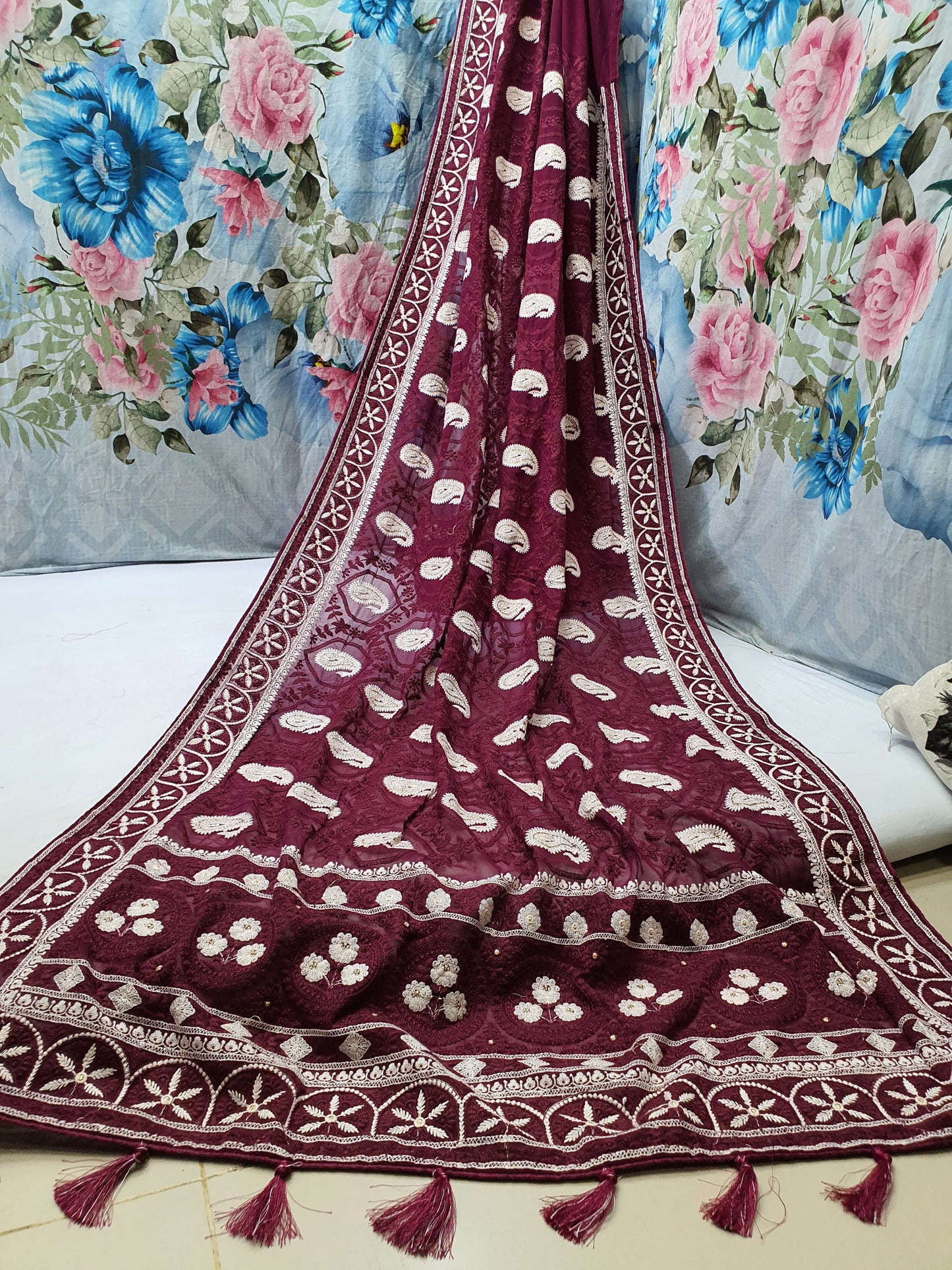 Allover tone to tone lucknowi chikankari work on georgette*
Saree