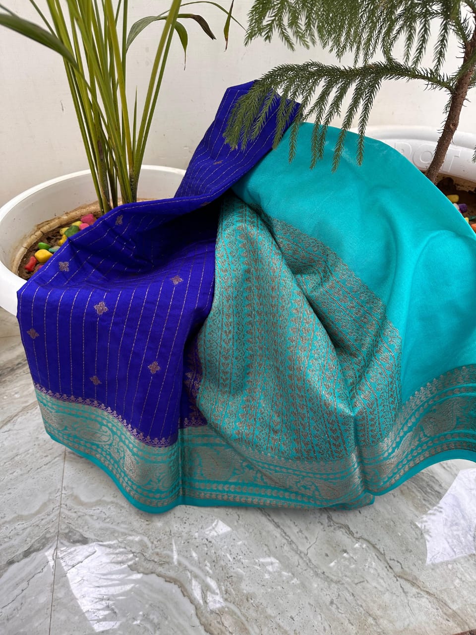Handwoven Banarasi Dyeble Semi Chinya Silk Saree*