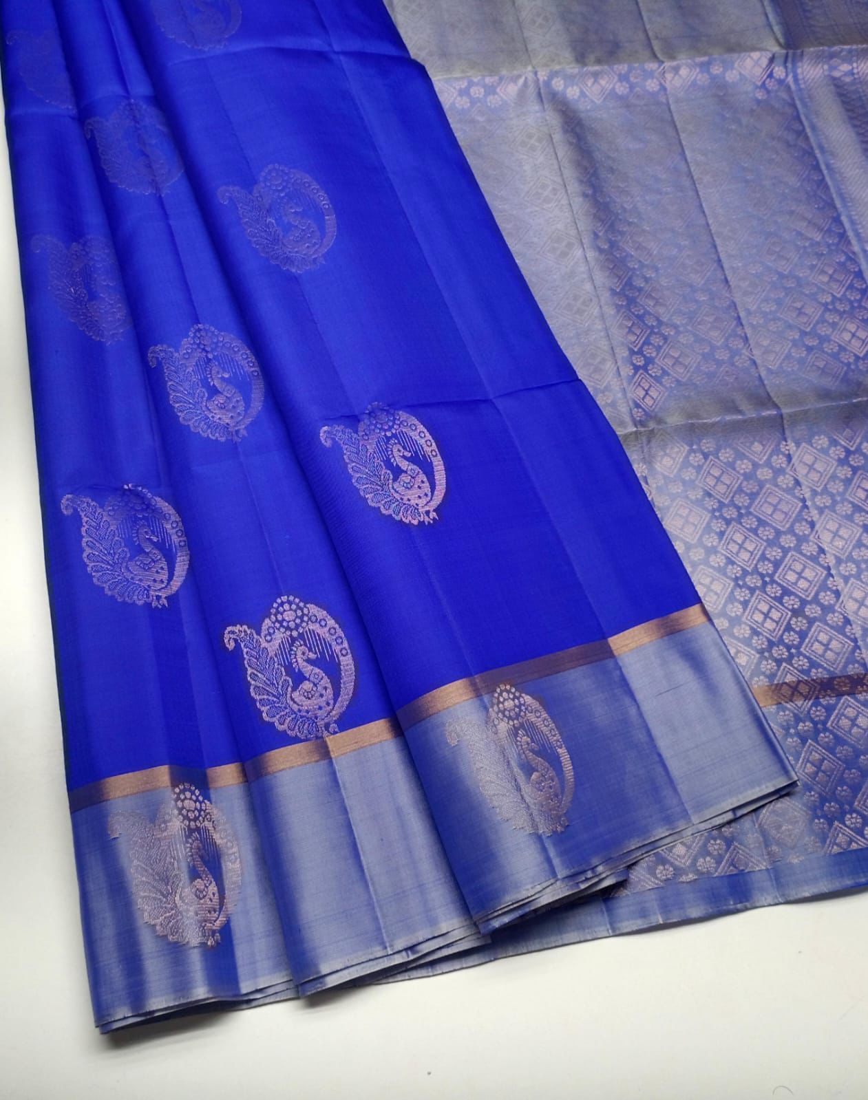 Pure handloom fancy design borderless Double warp soft silk sarees collections with contrast Pallu and blouse