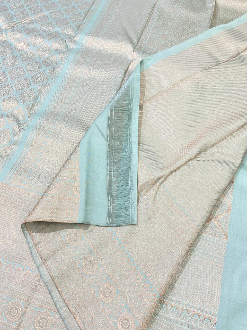 Kanchipuram Handloom pure silk saree
Beautiful fancy Design
kerala  beautiful  wedding type sarees*