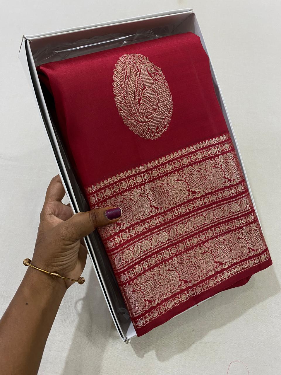 Kanchipuram Handloom pure silk saree
Beautiful fancy Design
silver zari beautiful butta type sarees*