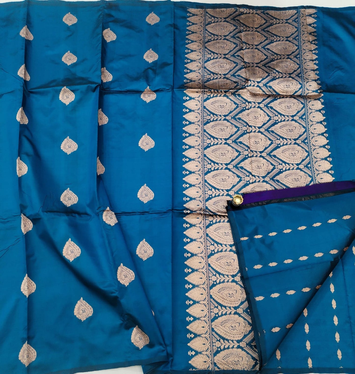 Pure Banarsi Katan Silk Sarees*
Katan Poth Butta With Heavy Blouse*
Antique Zari All Work Butta*
Handloom Weaving Banarasi Sarees
