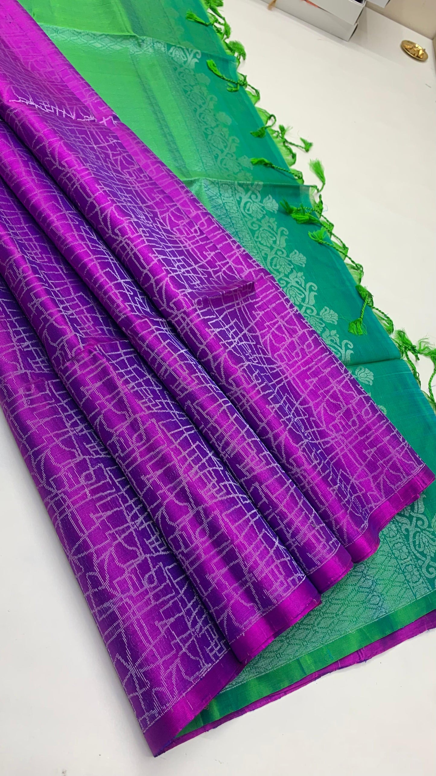 Pure handloom borderless  Bridal Double warp soft silk sarees collections