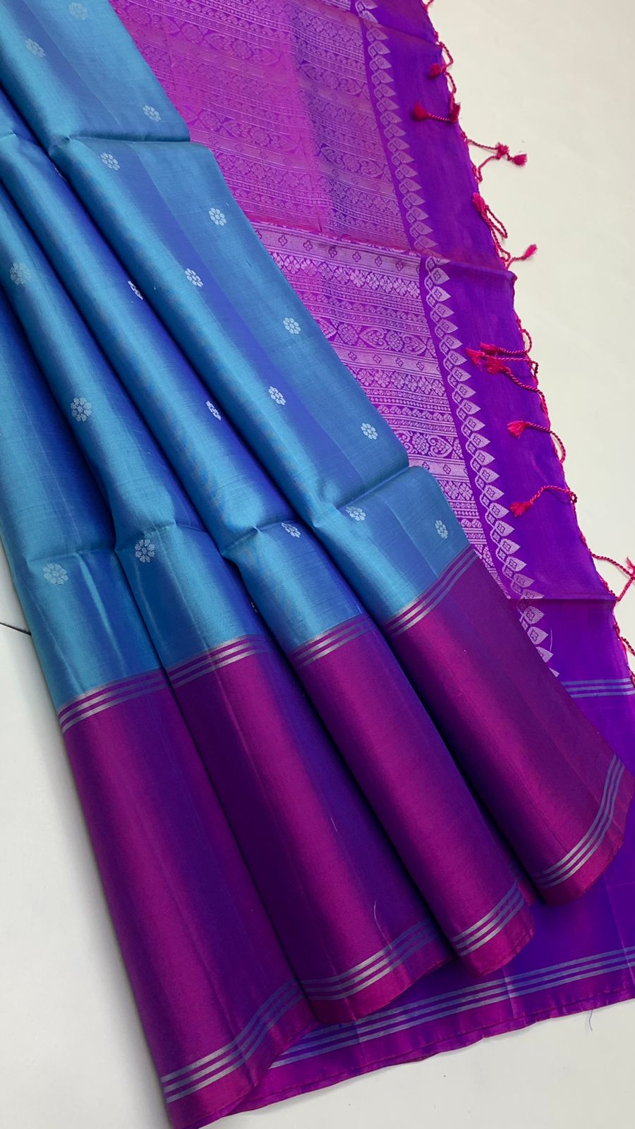Pure handloom fancy design borderless Double warp soft silk sarees collections with contrast Pallu and blouse