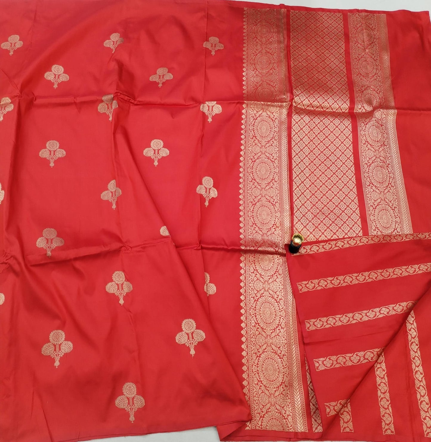 Pure Banarsi Katan Silk Sarees*
Katan Poth Butta With Heavy Blouse*
Antique Zari All Work Butta*
Handloom Weaving Banarasi Sarees