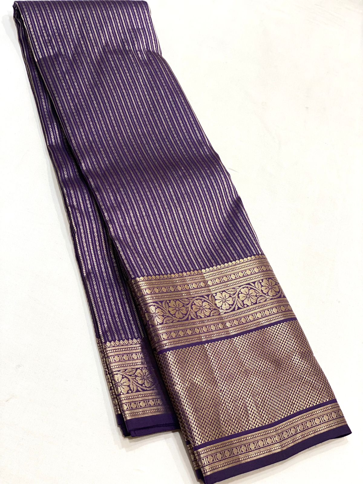 Pure Kanchivaram handloom silk saree with pure 2g zari traditional long border strip butta all over saree 
Silkmark certified