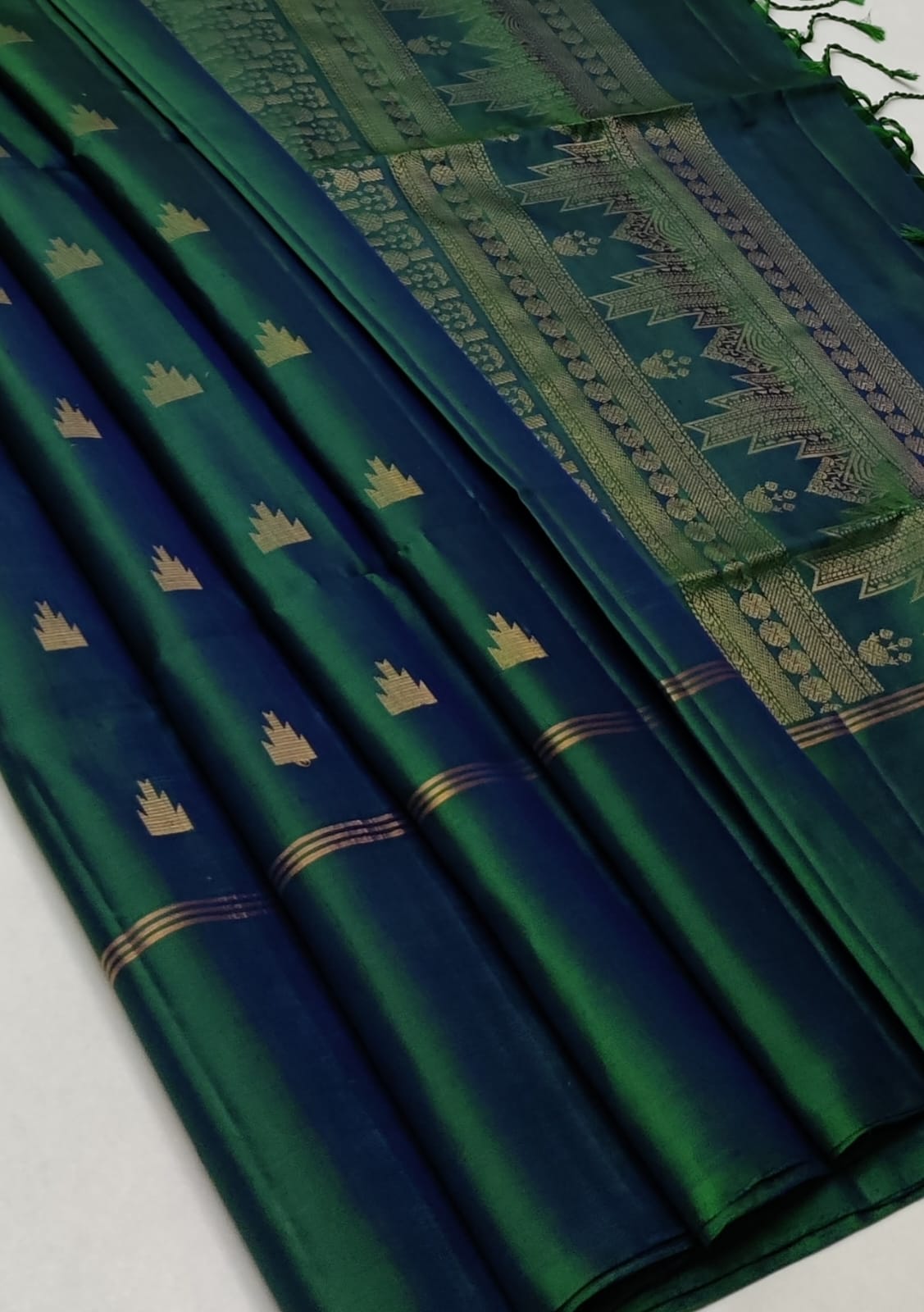 Pure handloom Double warp soft silk saree
Fansy sarees
With silk mark certificate