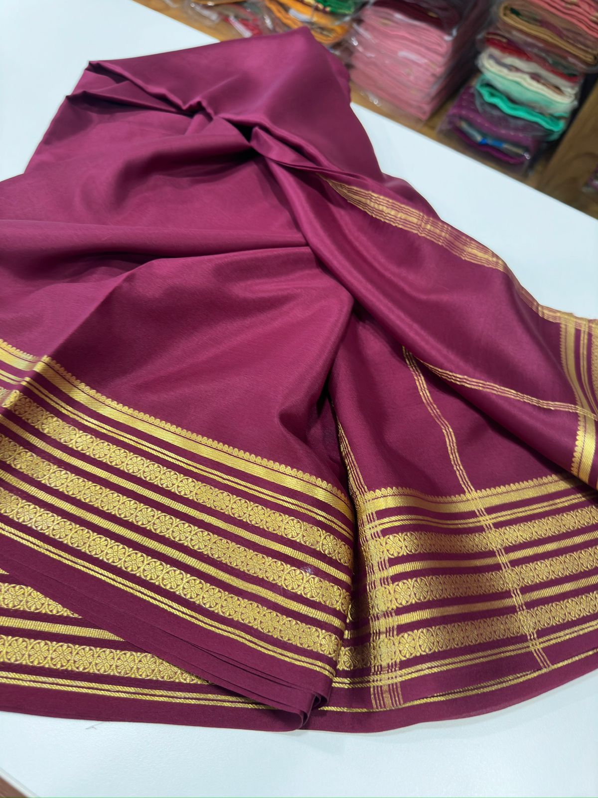 Pure Mysore silk sarees
110 grm thickness 
Silk mark certified.           Traditional border with beautiful Colors💙