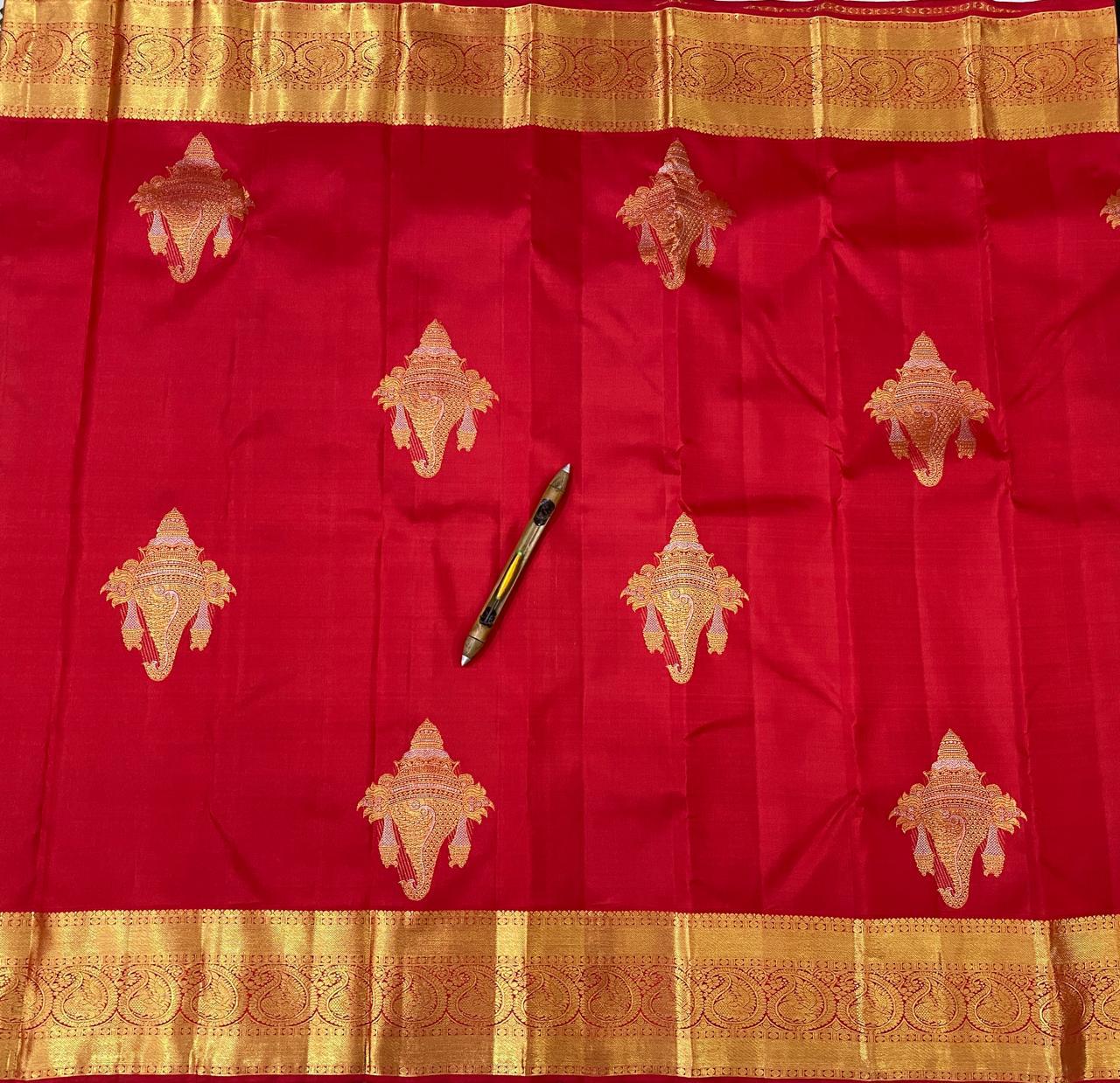 Kanchipuram handloom pure silk saree
Beautiful fancy Design
gold zari beautiful  unique butta type sarees*