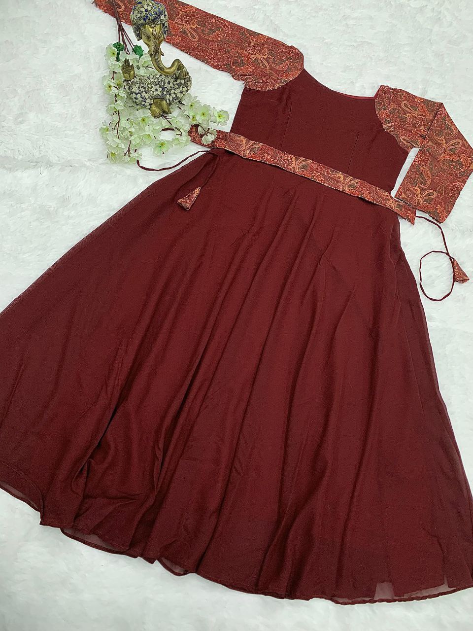 Designer gown
Gown Fabric -This set features a Diamond Georgette It's give you perfect look in party
Work - Embroidery and print