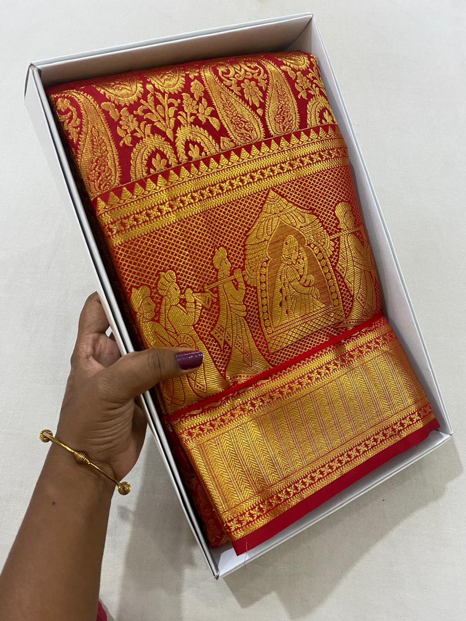 Kanchipuram Handloom pure silk saree
Beautiful fancy Design gold zari collection beautiful wedding grand  type sarees*