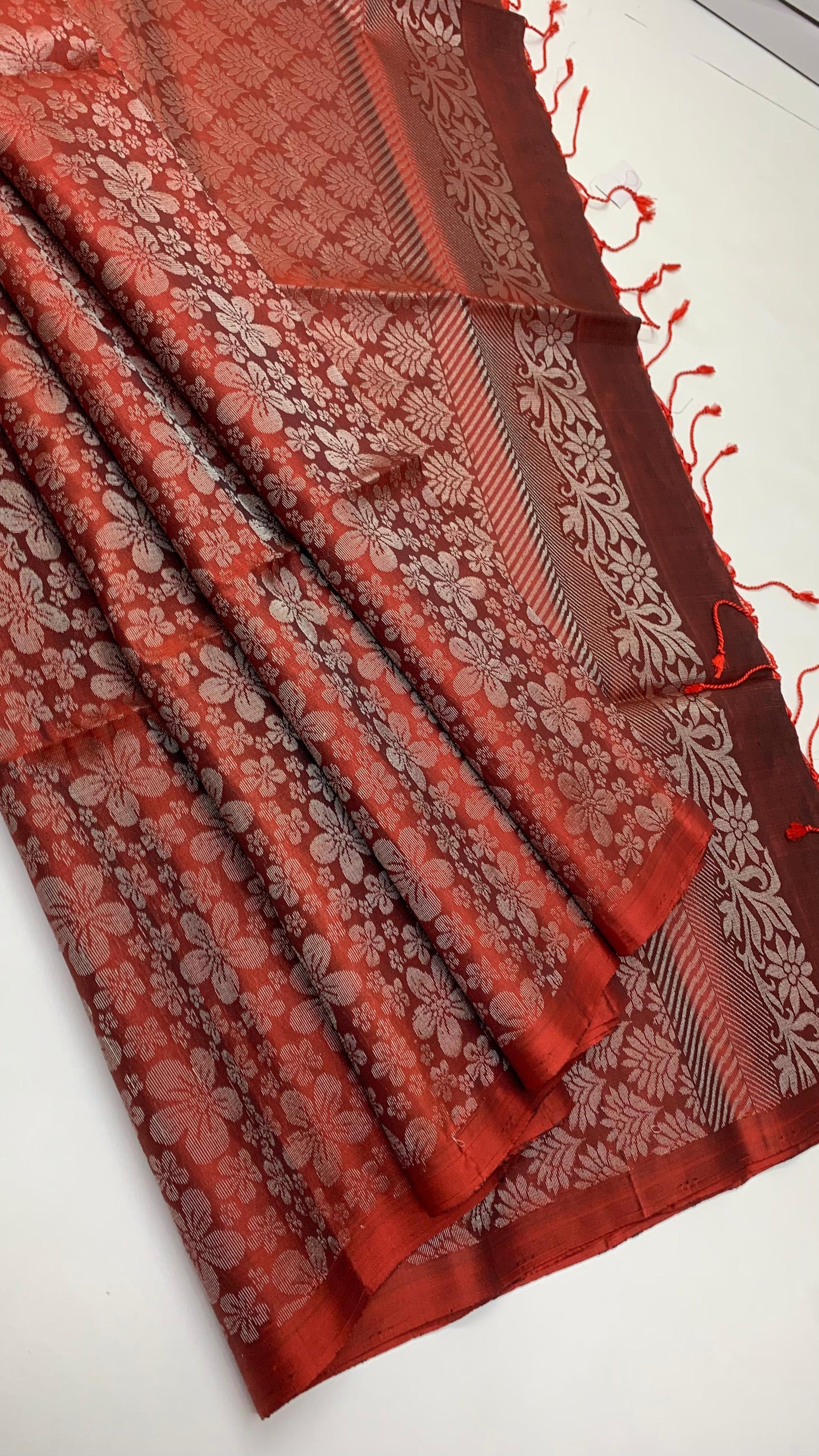 Pure handloom borderless  Bridal Double warp soft silk sarees collections