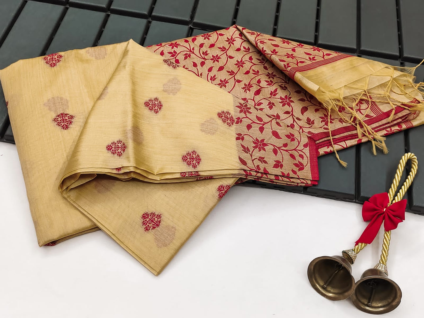 Khadi Raw Silk Saree With Contrast Weaving Pallu With Royal Tassels With Jamdhani Weaving Border Having
