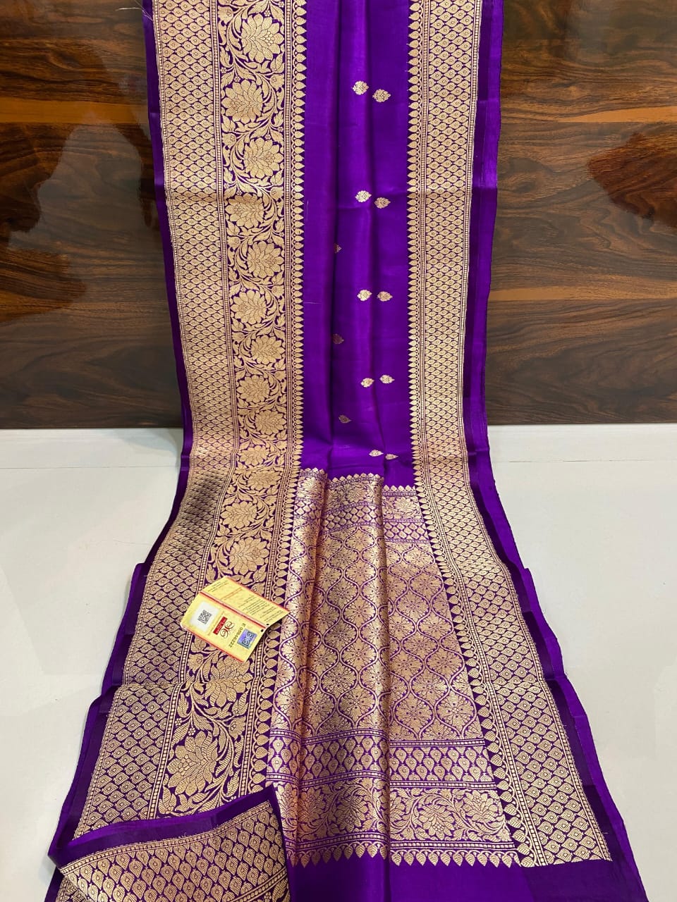 Banarsi Fancy Beautiful Pure Raw Mango Sarees
Pure Raw Mango Kaduwa Meenakari Handloom Silk Sarees* 
With Silkmark Certificate