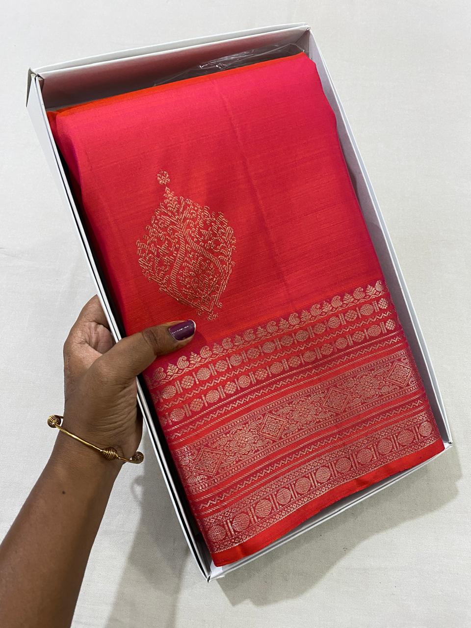 Kanchipuram Handloom pure silk saree
Beautiful fancy Design
silver zari beautiful butta type sarees*