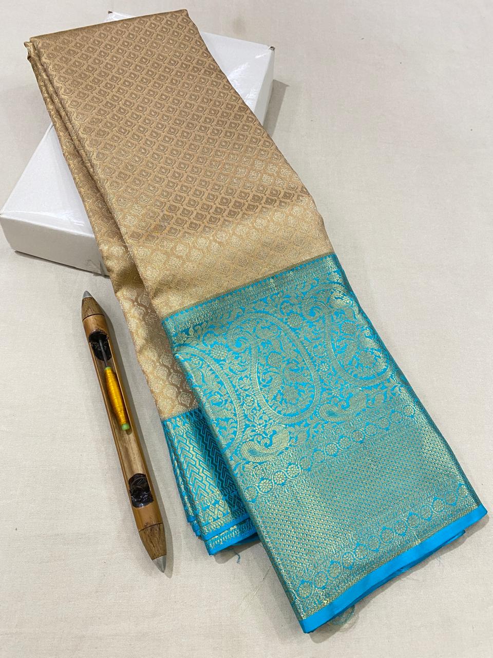Kanchipuram Handloom pure silk saree
Beautiful fancy Design