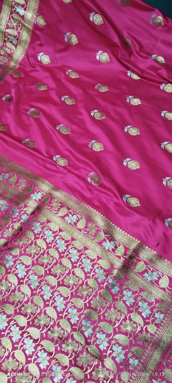 EXCELLENT BANARASI MASHRU SILK SAREES SMOOTH AND SOFT SAREES LIKE PREMIUM KATAN WITH BEAUTIFUL CHAAND SITARA BUTI
WITH BEAUTIFUL BLOUSE PIECE