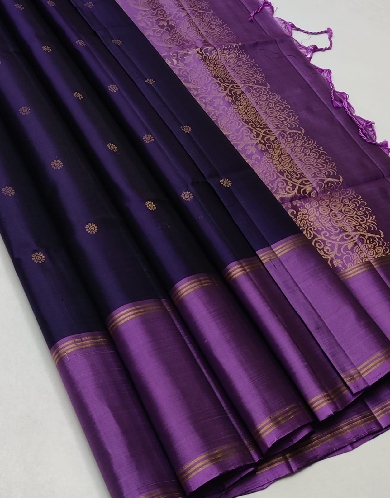 Pure handloom Double warp soft silk saree
Fansy sarees
With silk mark certificate
