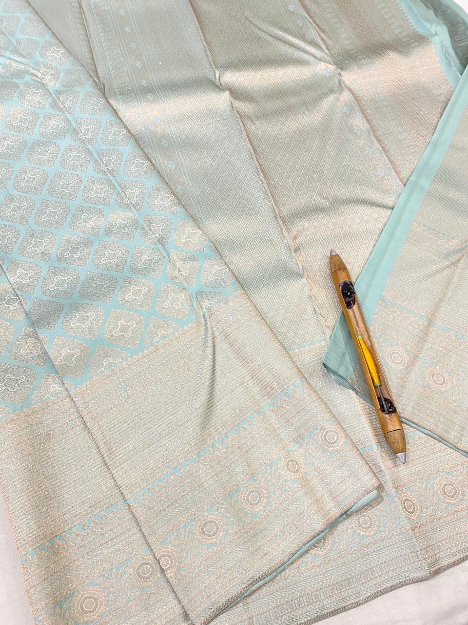 Kanchipuram Handloom pure silk saree
Beautiful fancy Design
kerala  beautiful  wedding type sarees*