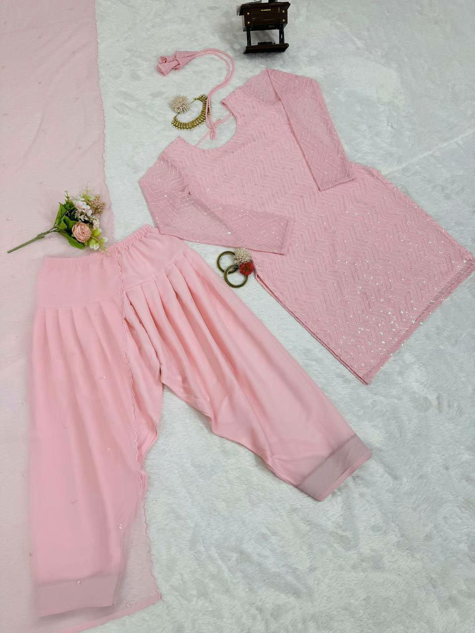 Suti set with dupatta 
Fabric :   Foux gorgette 
Inner   : Micro
Work  : thread with Sequnce  
Stich : M(38),L(40),XL(42) with xxl margin